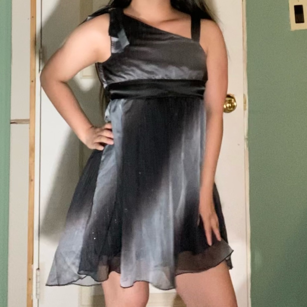 Dress - Picture 3 of 3